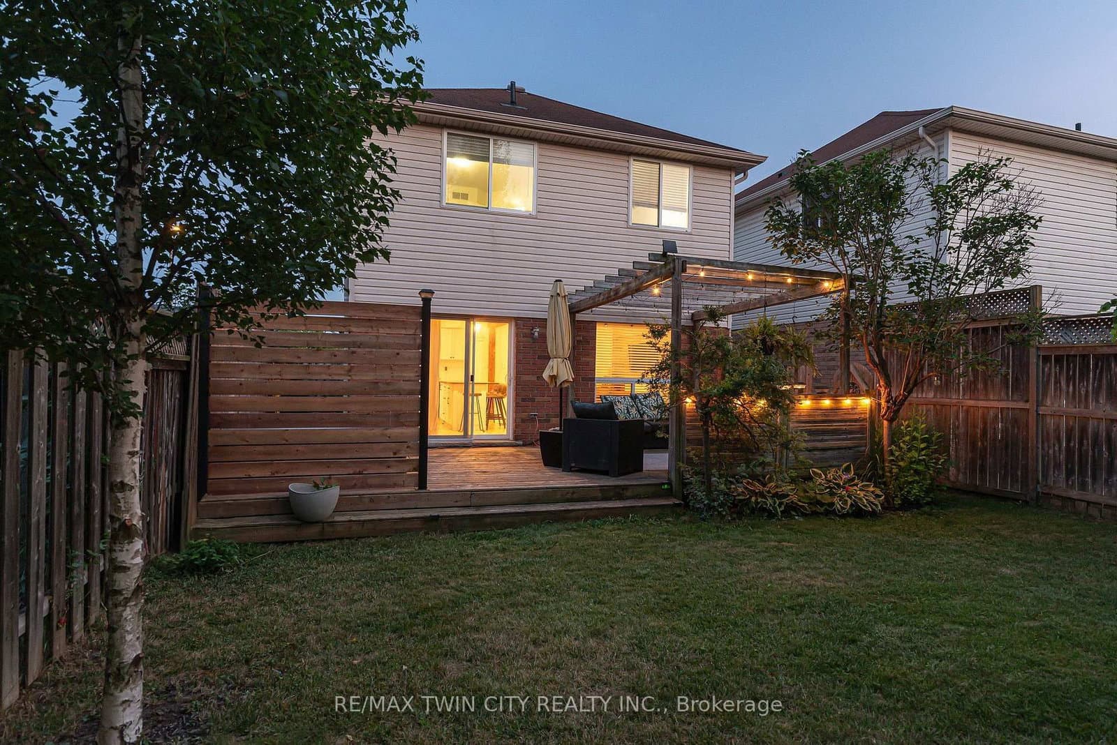 799 Commonwealth Crescent thumbnail 31