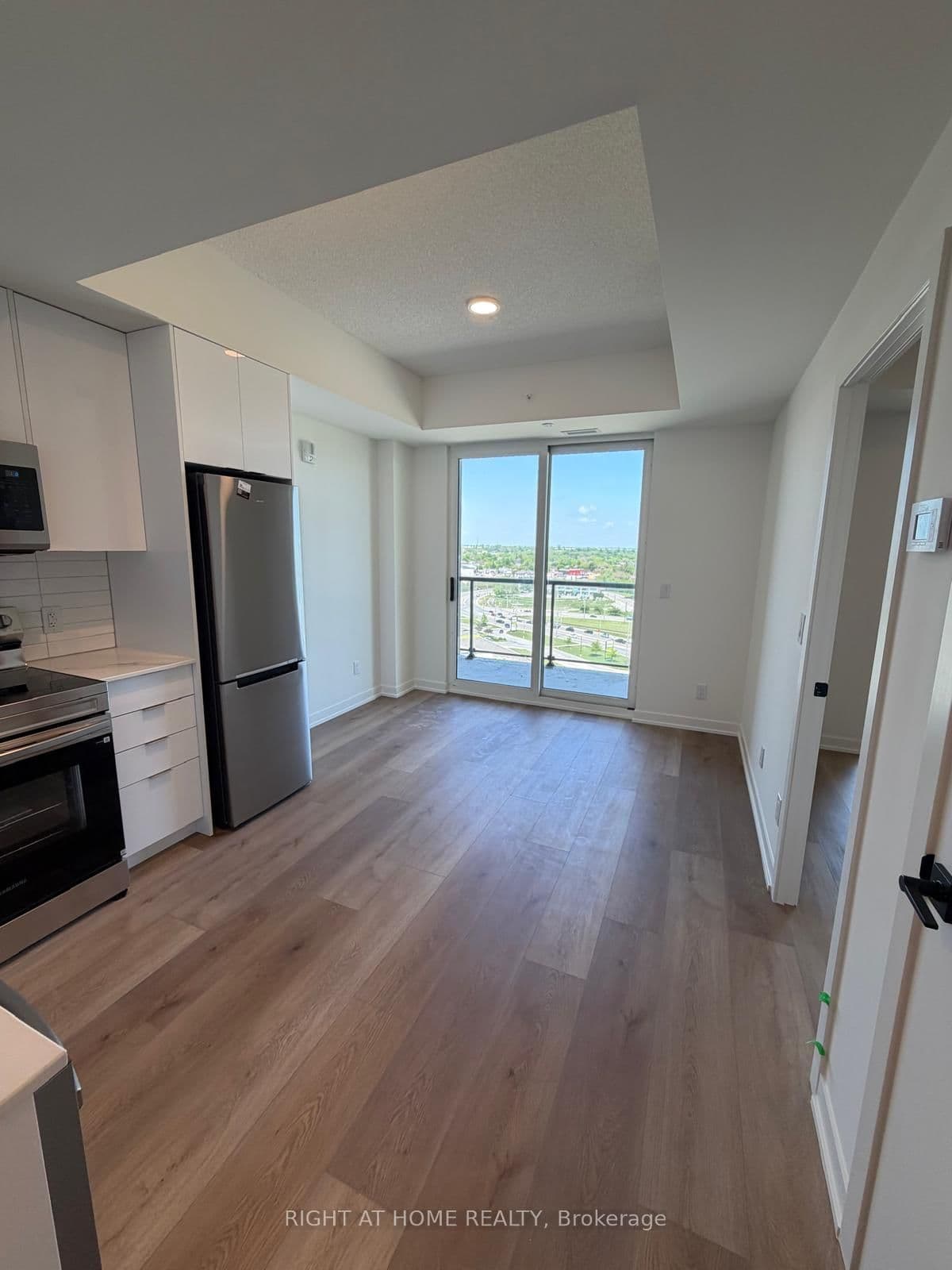 33 Erie Avenue, Unit 1402 thumbnail 4