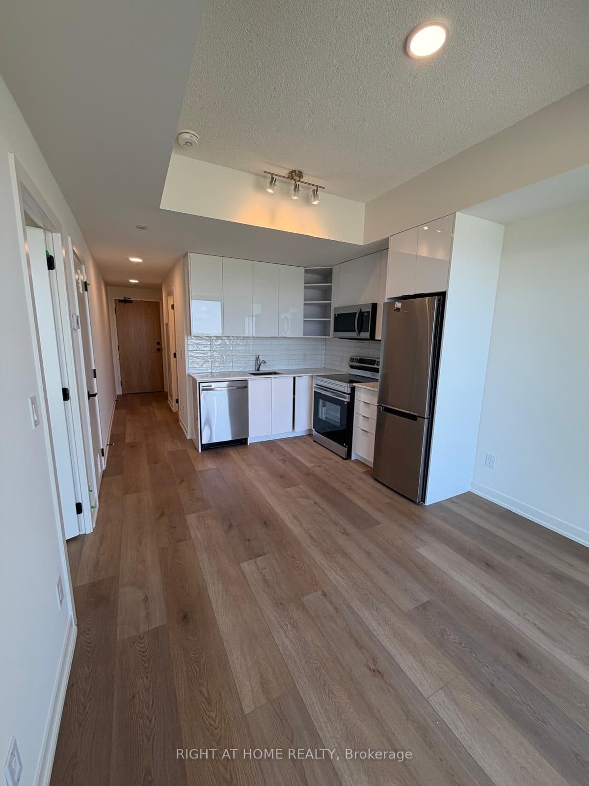 33 Erie Avenue, Unit 1402 thumbnail 5