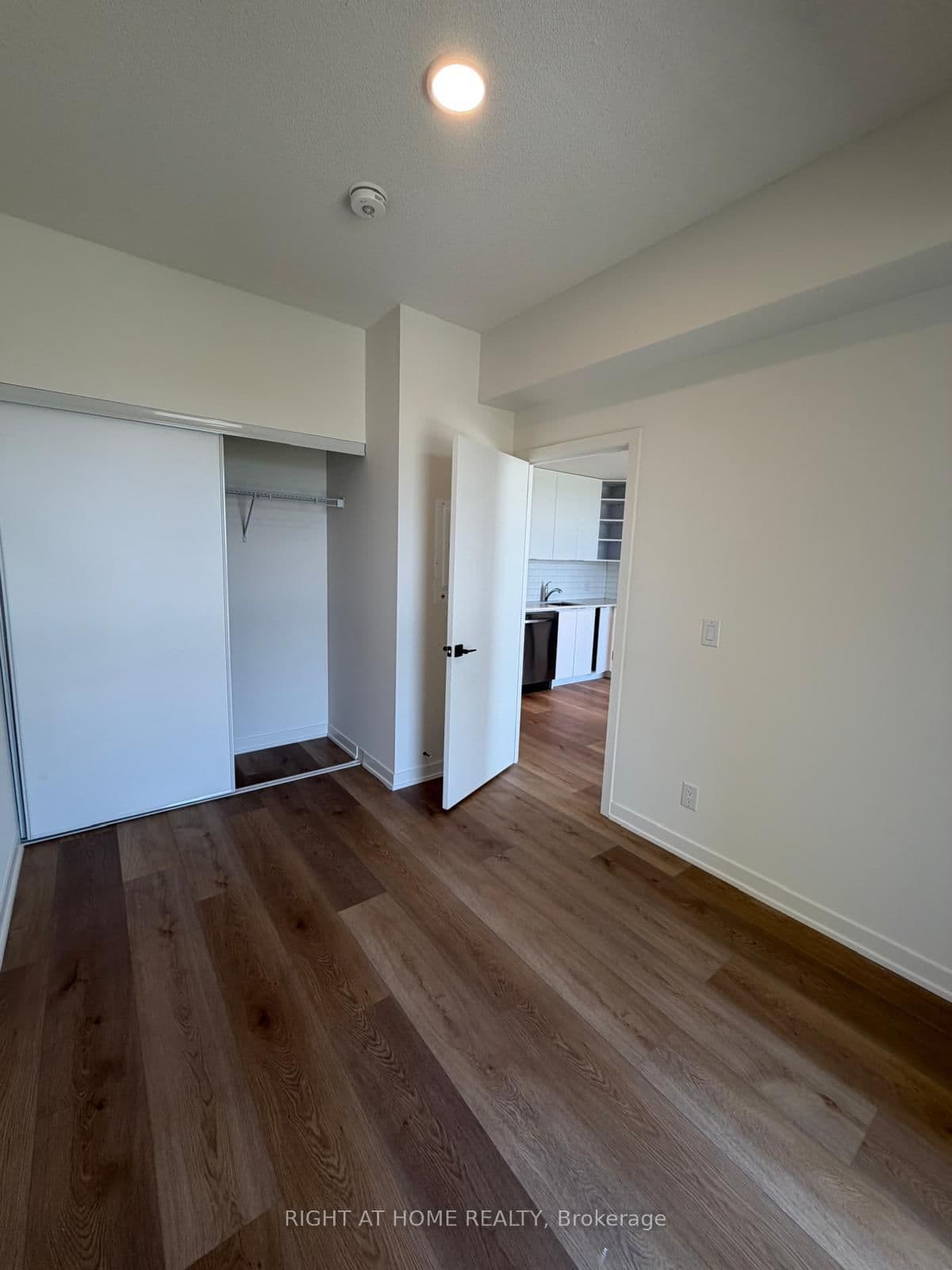 33 Erie Avenue, Unit 1402 thumbnail 7