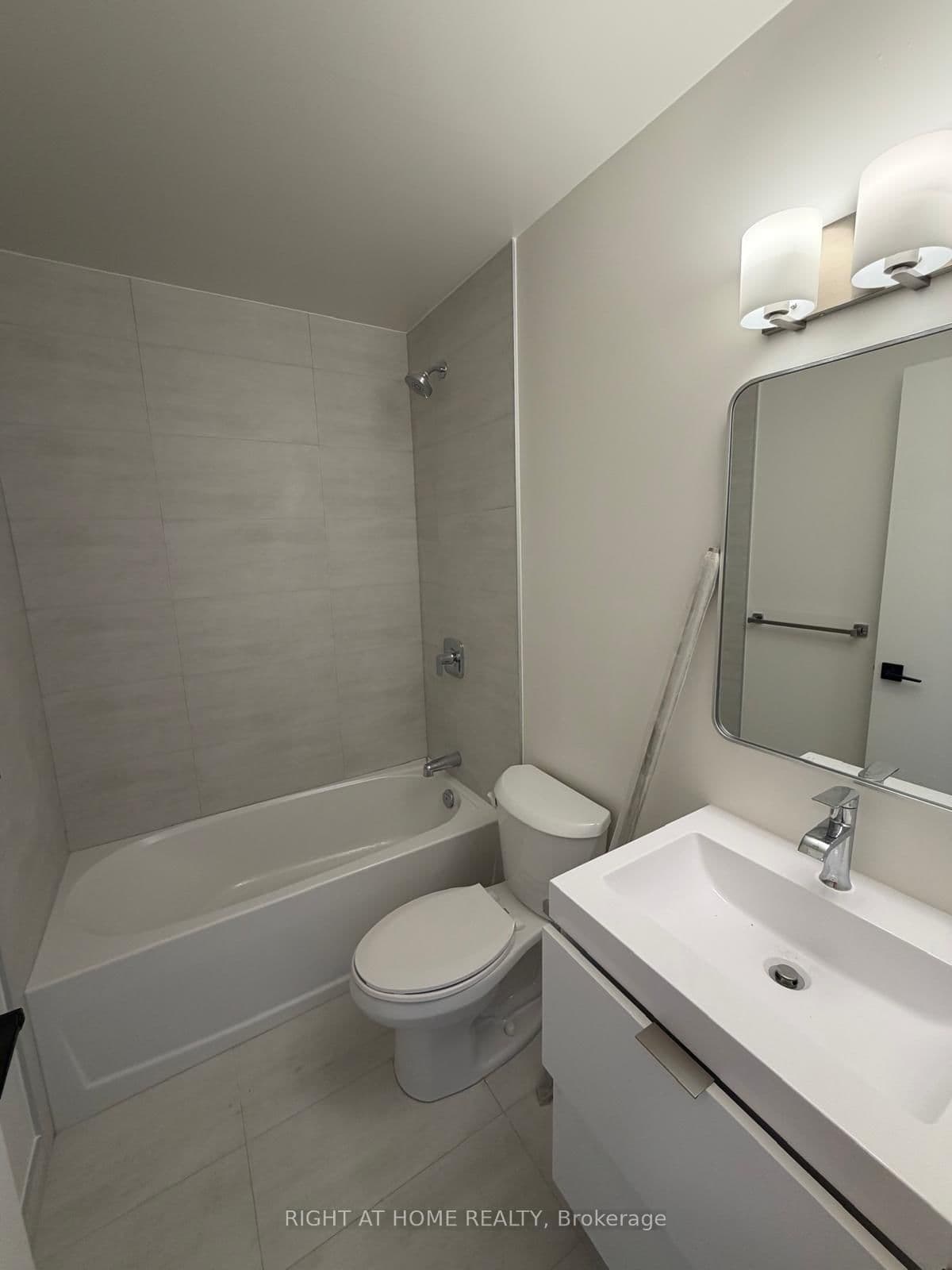 33 Erie Avenue, Unit 1402 thumbnail 8