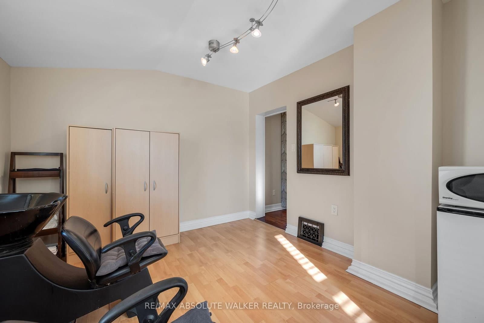 383 Danforth Avenue thumbnail 16