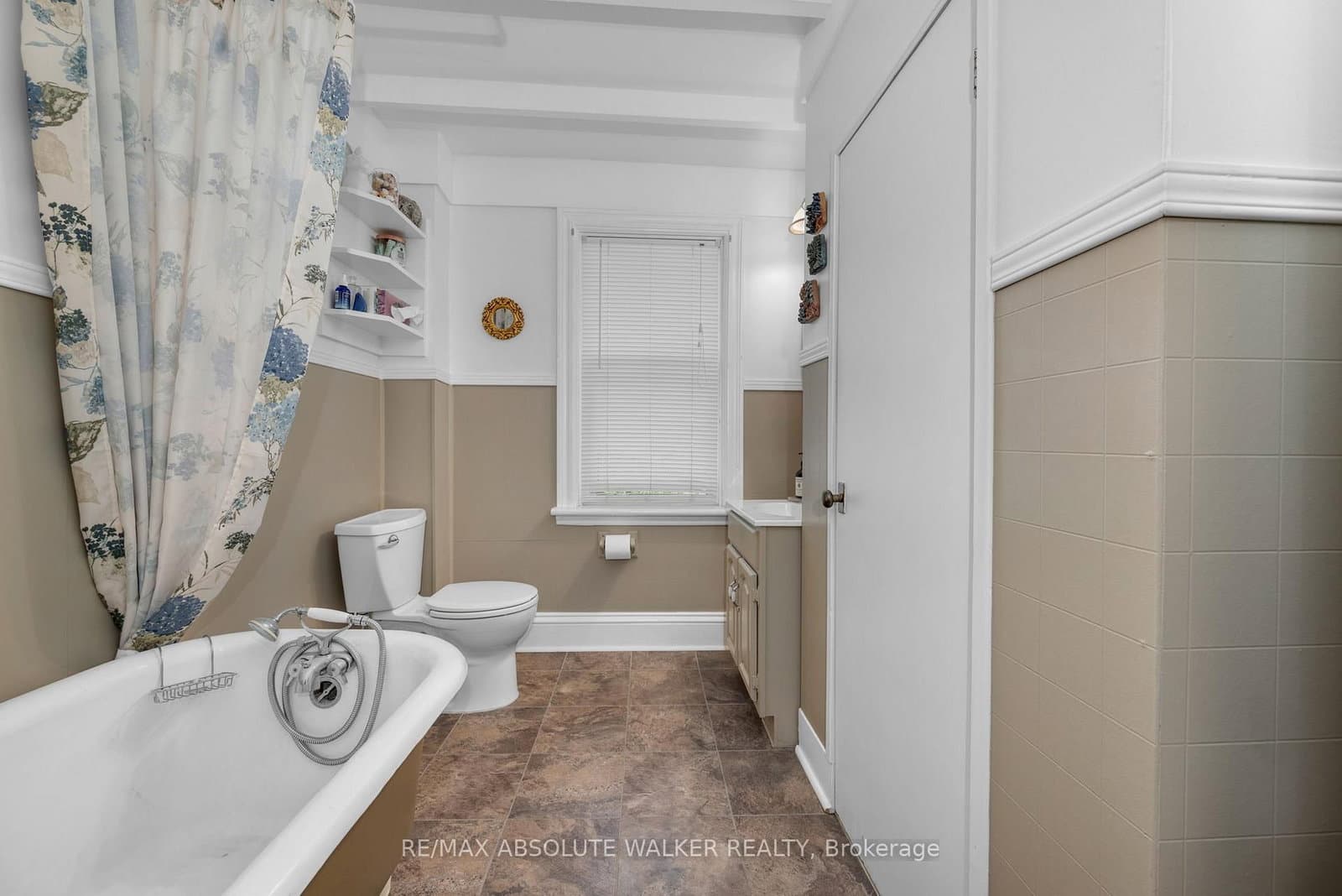 383 Danforth Avenue thumbnail 27