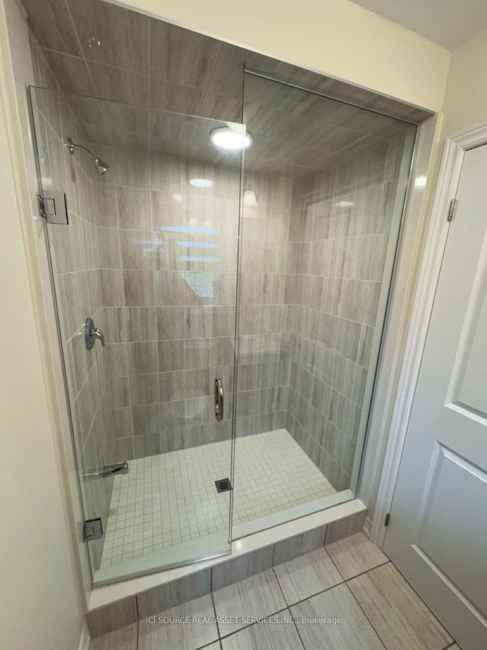 10 Guernsey Drive thumbnail 44