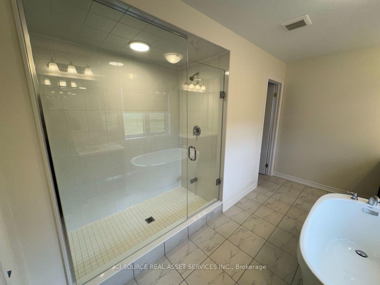 10 Guernsey Drive thumbnail 54