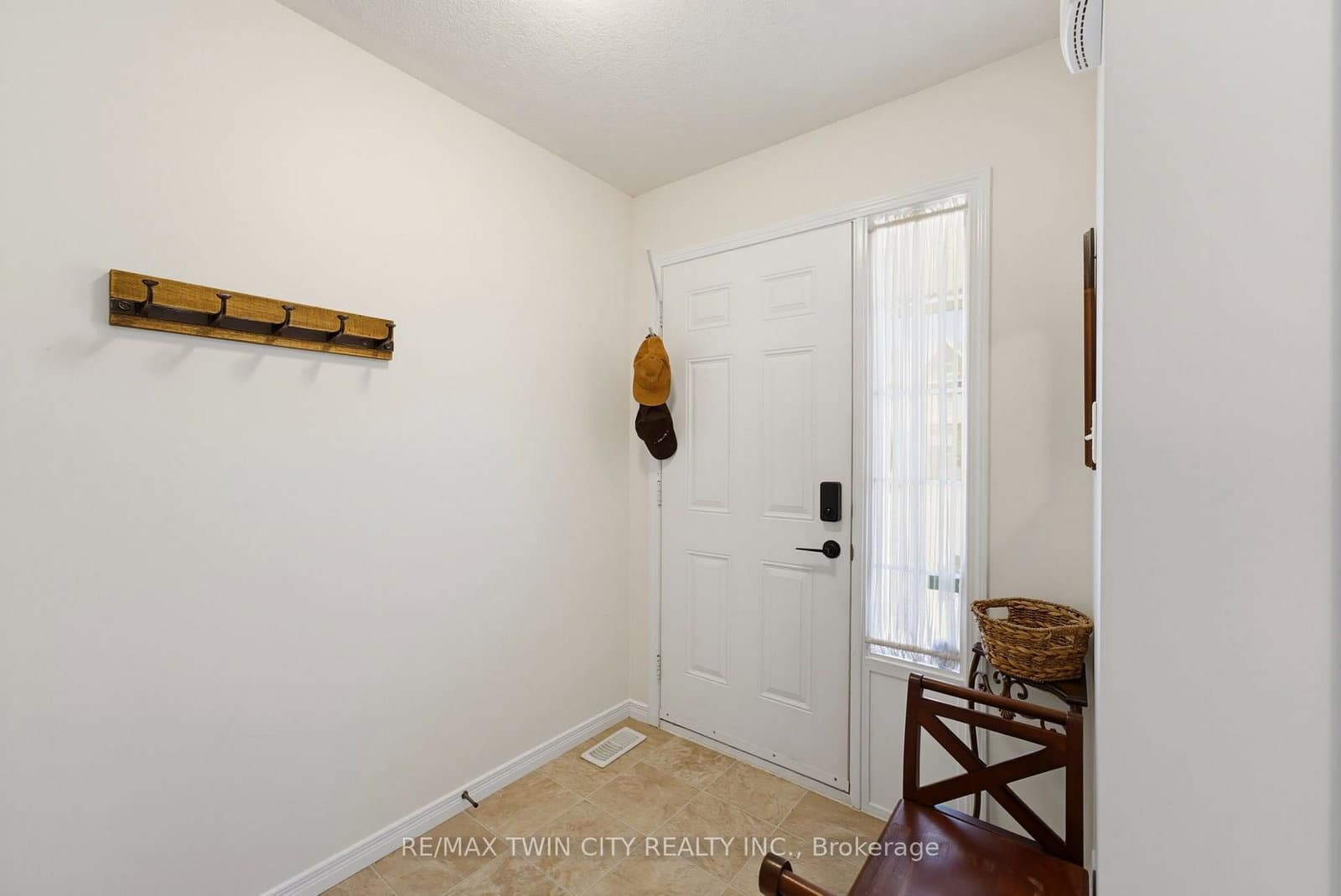 934 Zeller Crescent thumbnail 4