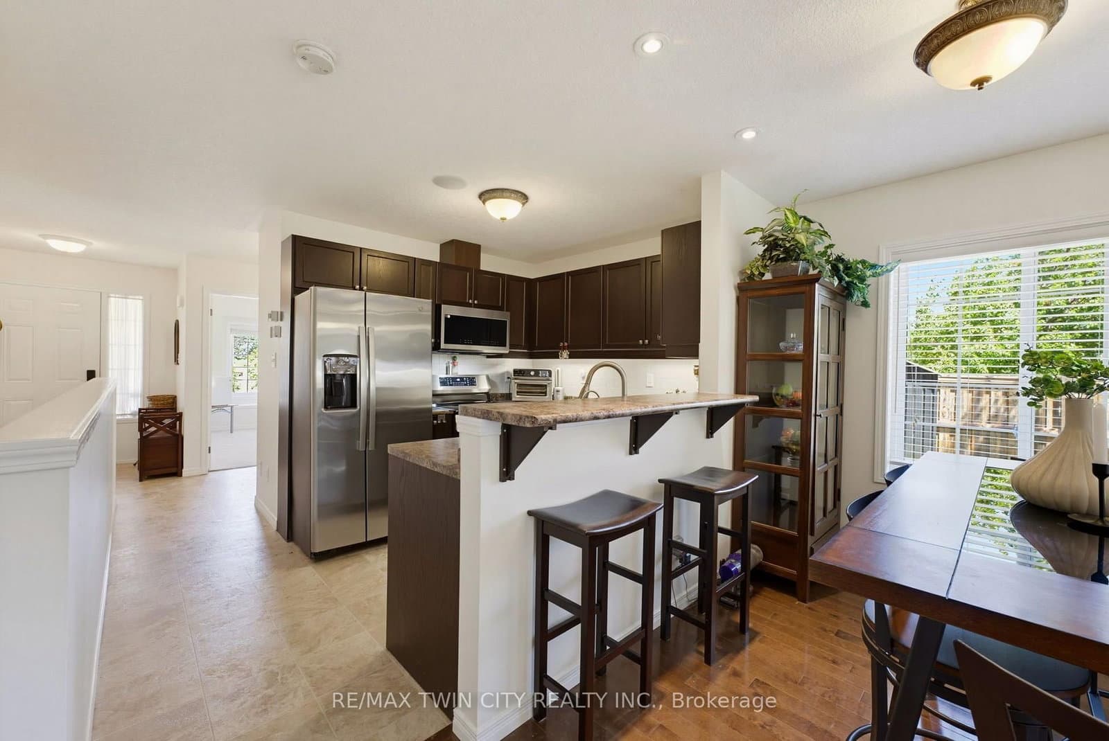 934 Zeller Crescent thumbnail 6