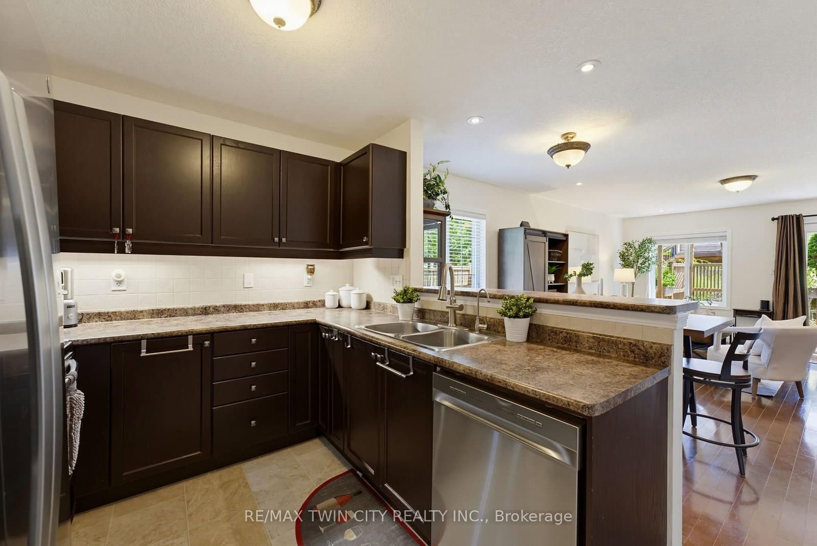 934 Zeller Crescent thumbnail 8