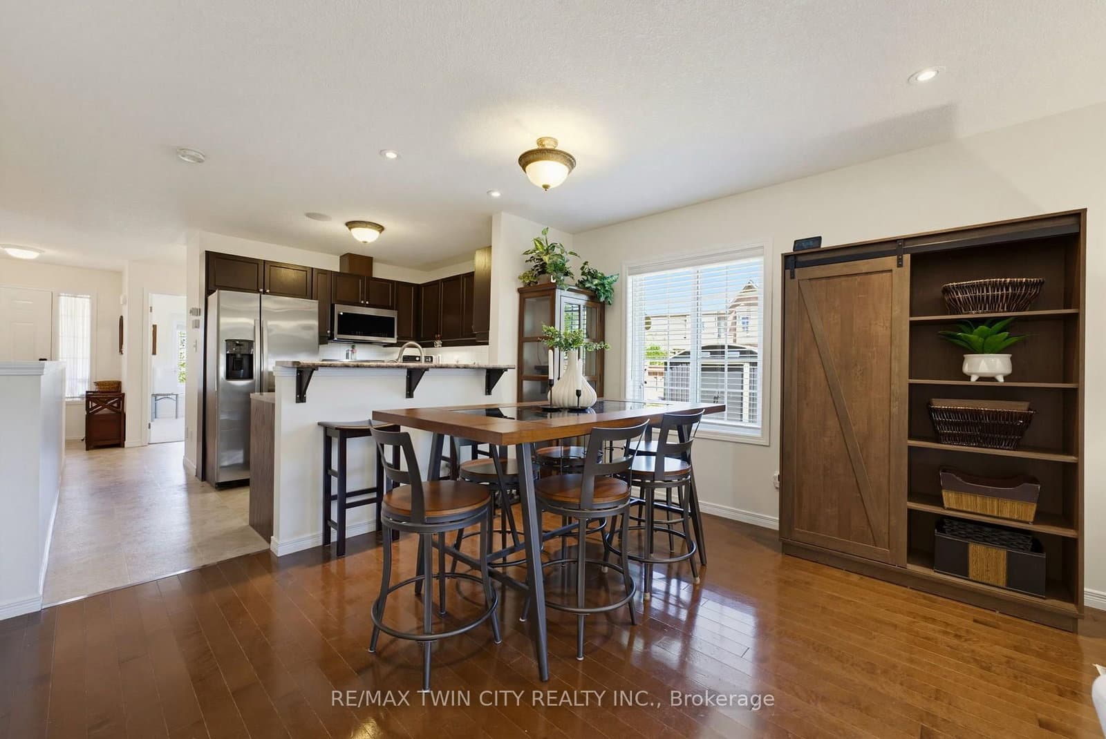 934 Zeller Crescent thumbnail 9