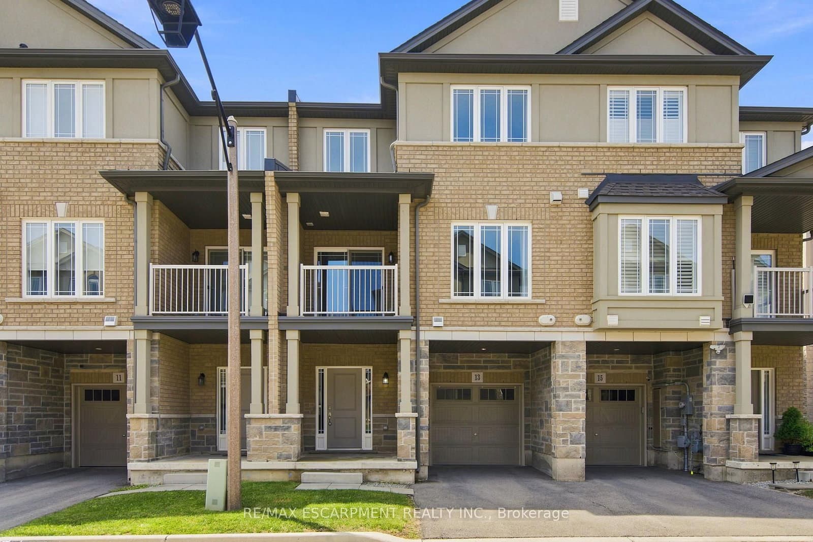 13 Aqua Lane - Image 1