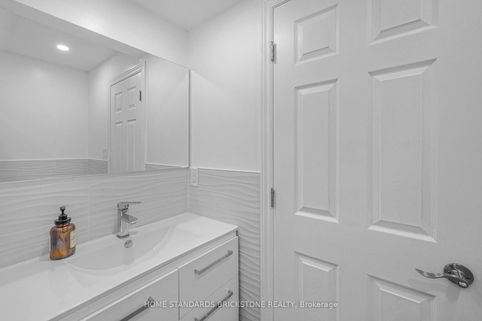 72 Mountain Avenue N thumbnail 29