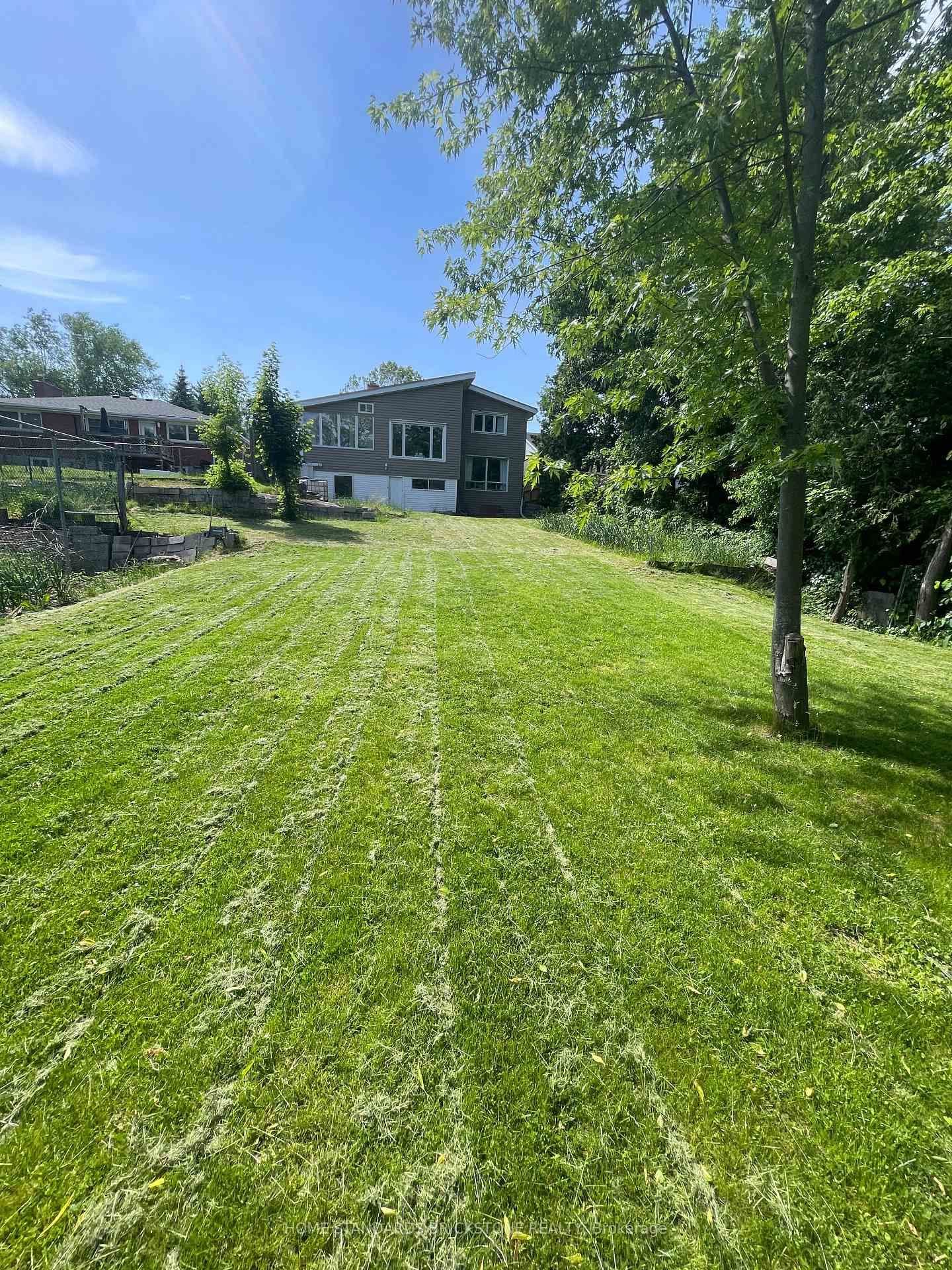 72 Mountain Avenue N thumbnail 3
