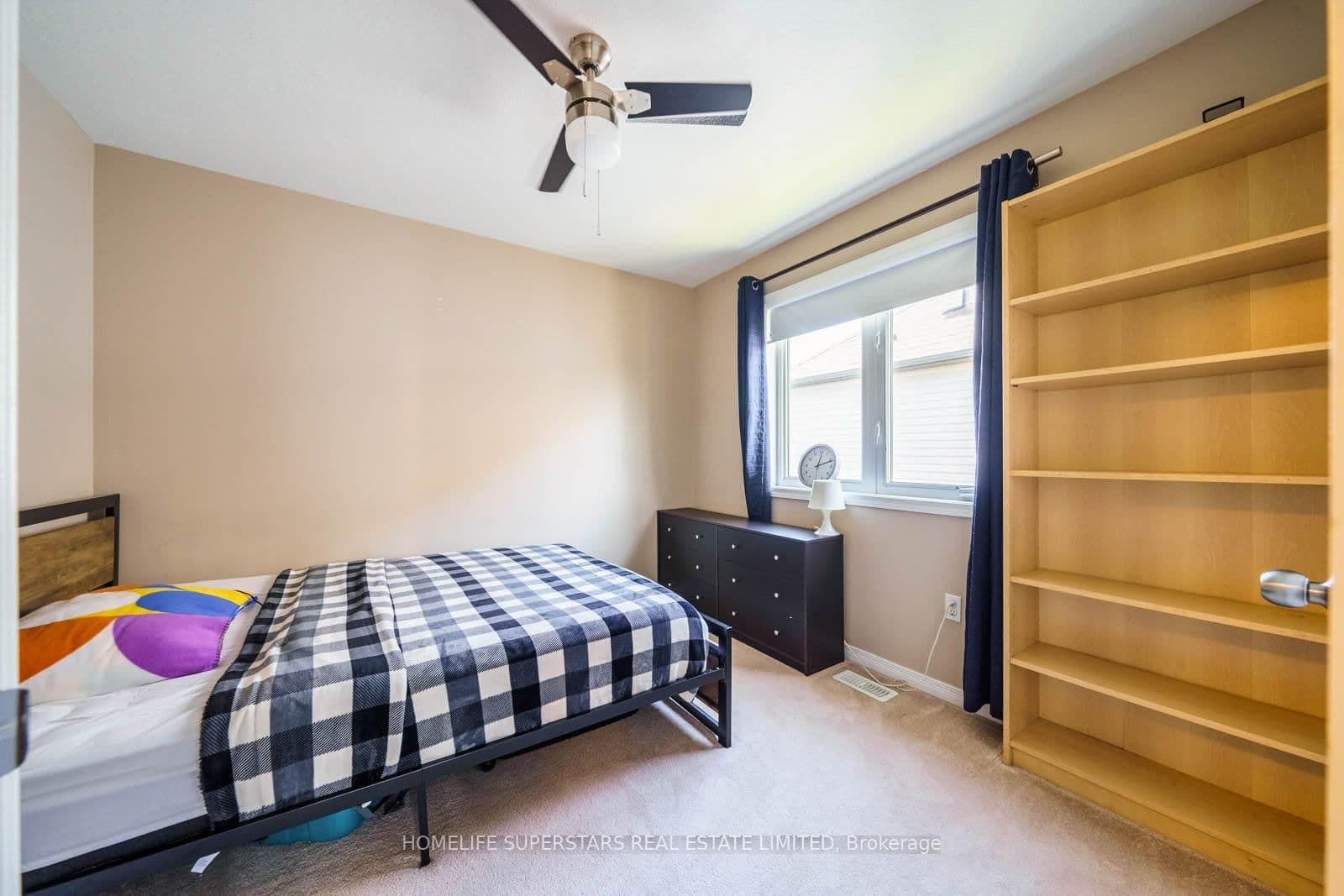 84 Lambert Crescent thumbnail 32