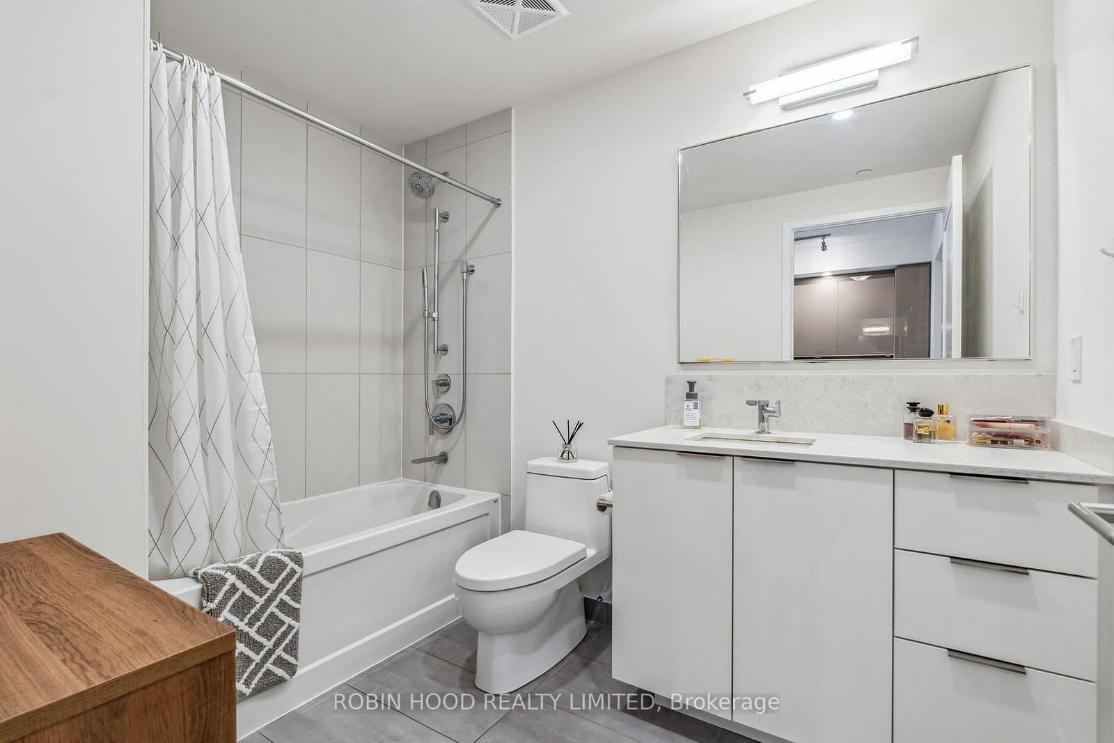 3275 St Joseph Boulevard, Unit 211 thumbnail 10