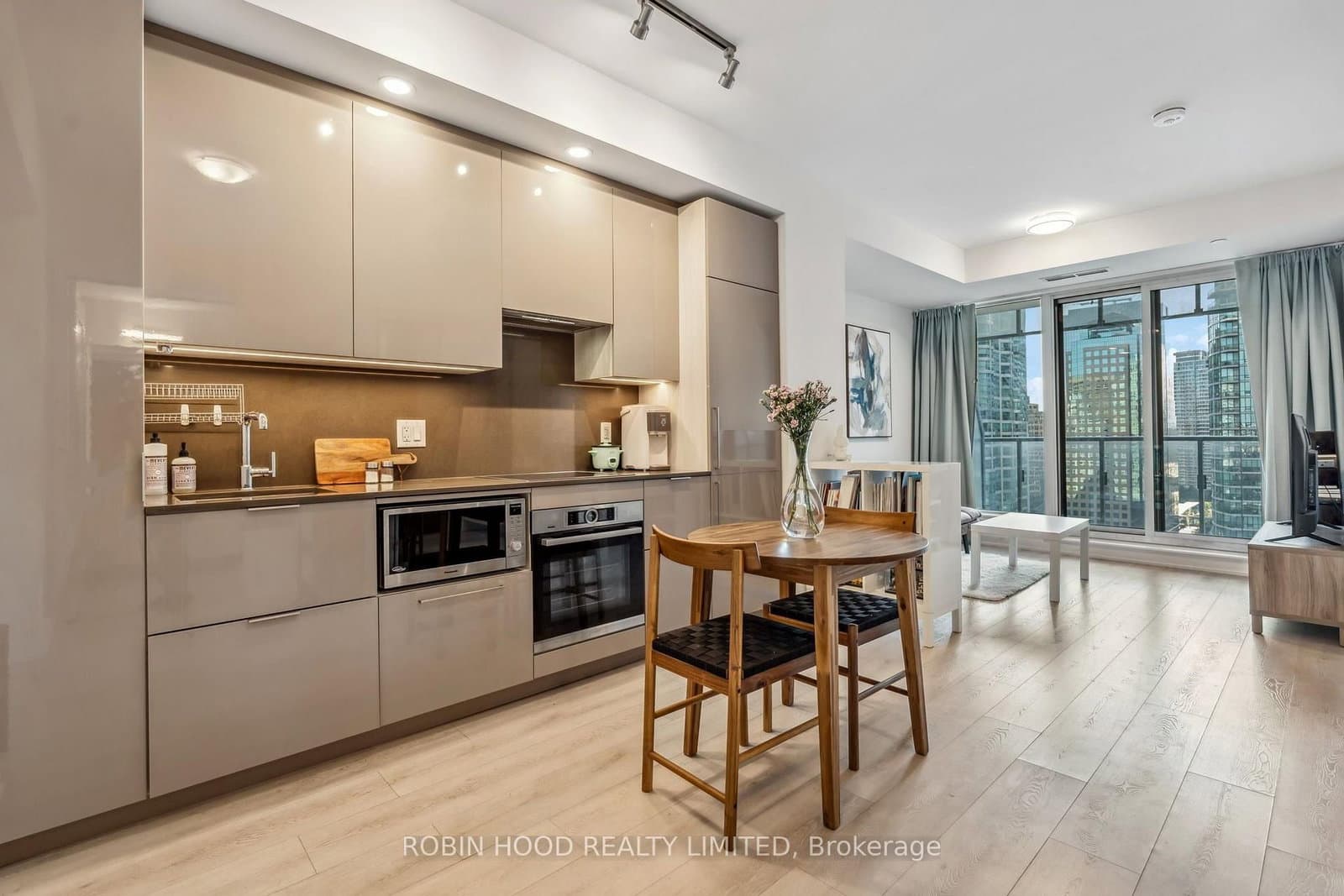 3275 St Joseph Boulevard, Unit 211 thumbnail 2