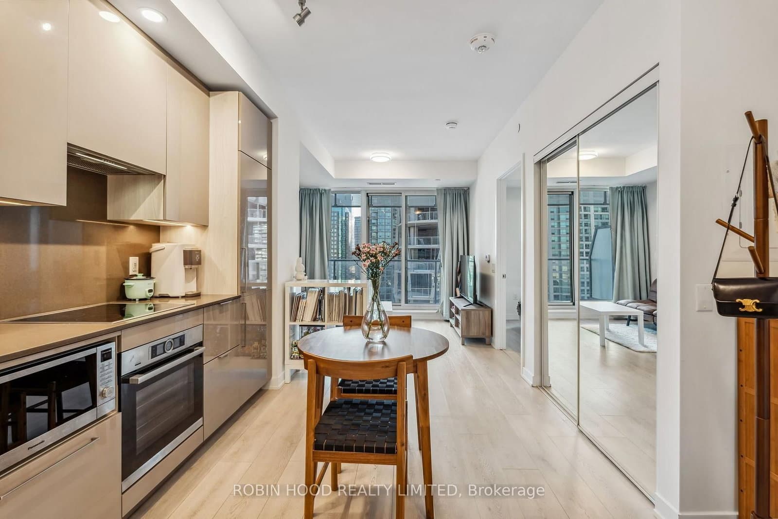 3275 St Joseph Boulevard, Unit 211 thumbnail 4