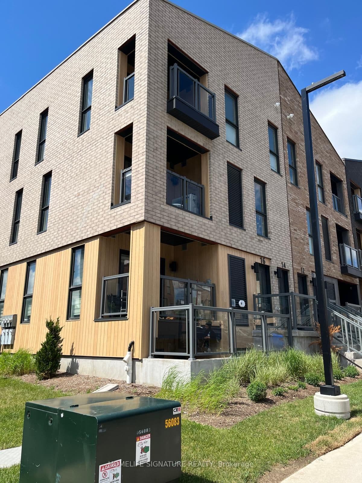 16 URBANE Boulevard thumbnail 3