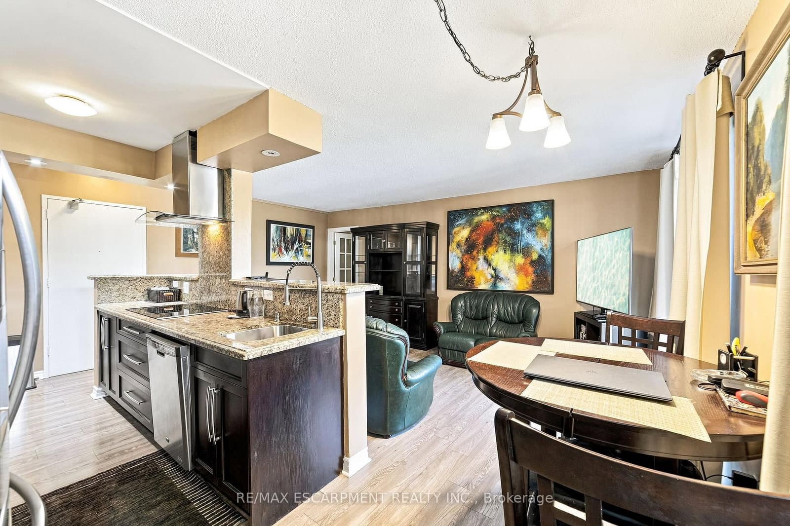 851 Queenston Road, Unit 202 thumbnail 10
