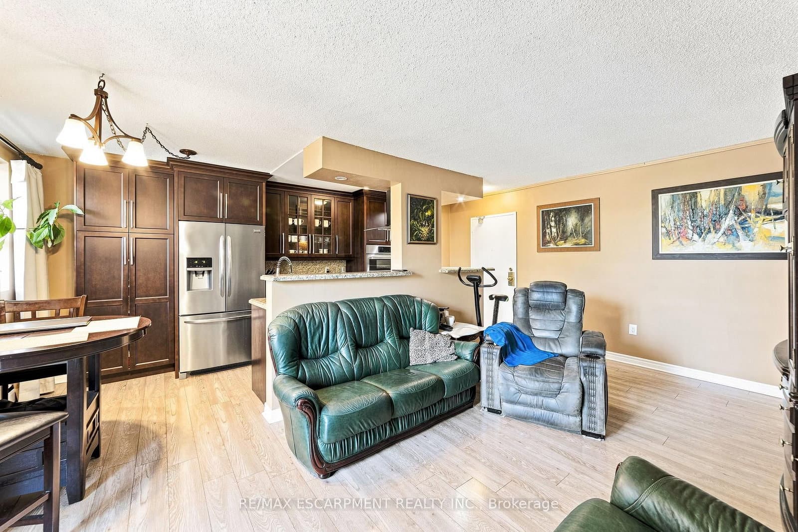 851 Queenston Road, Unit 202 thumbnail 12