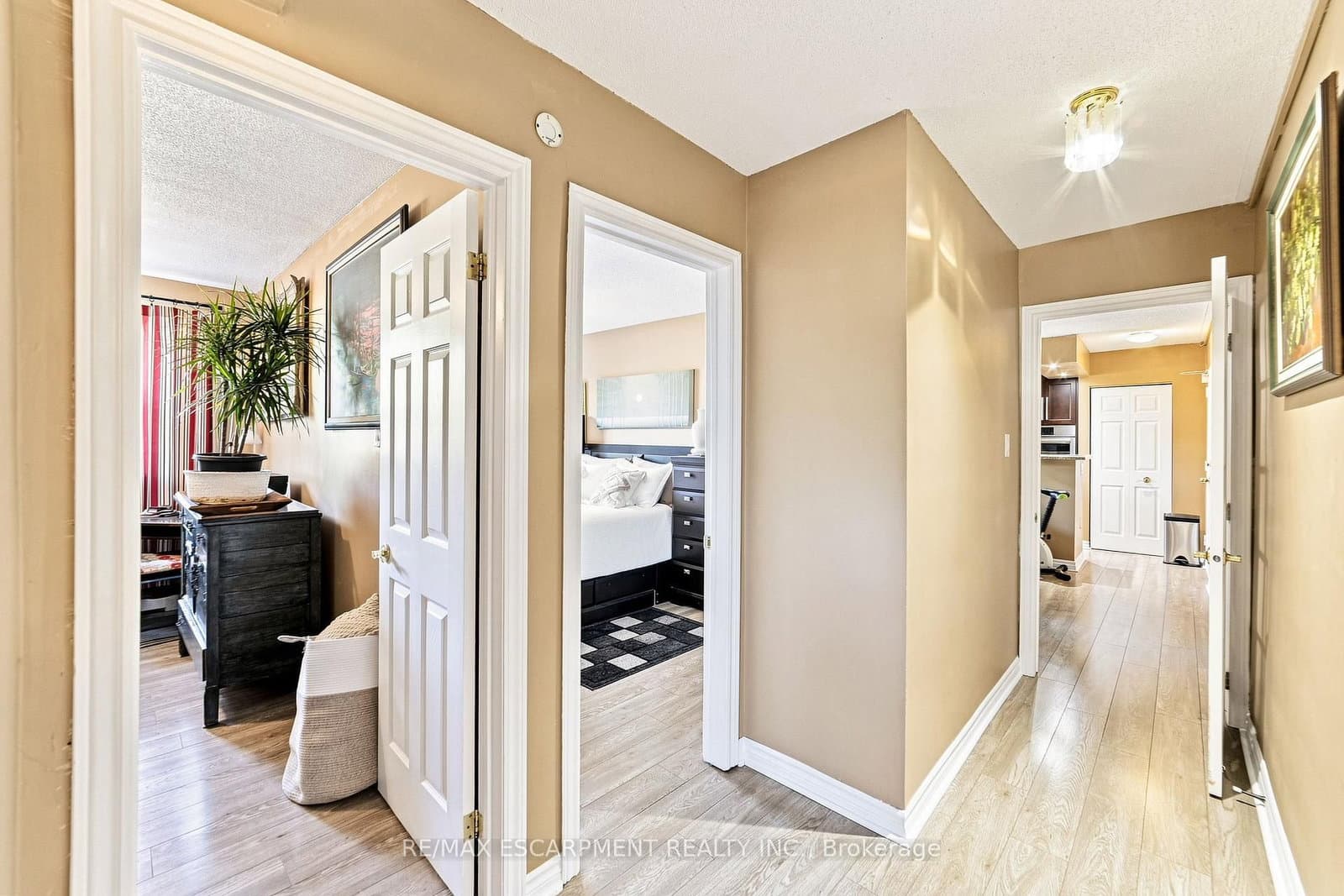 851 Queenston Road, Unit 202 thumbnail 14
