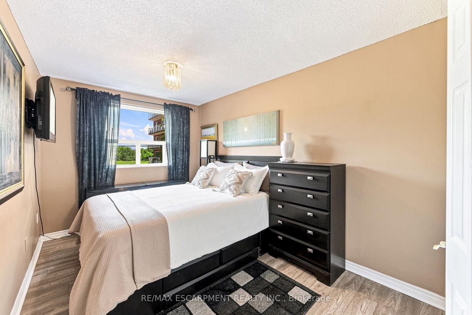 851 Queenston Road, Unit 202 thumbnail 15