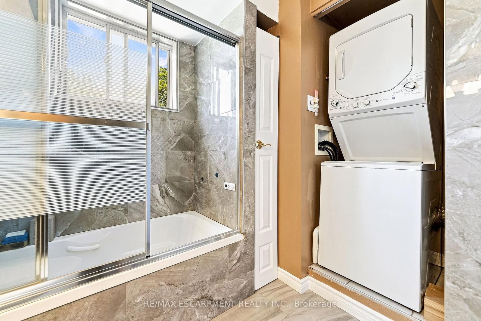 851 Queenston Road, Unit 202 thumbnail 18