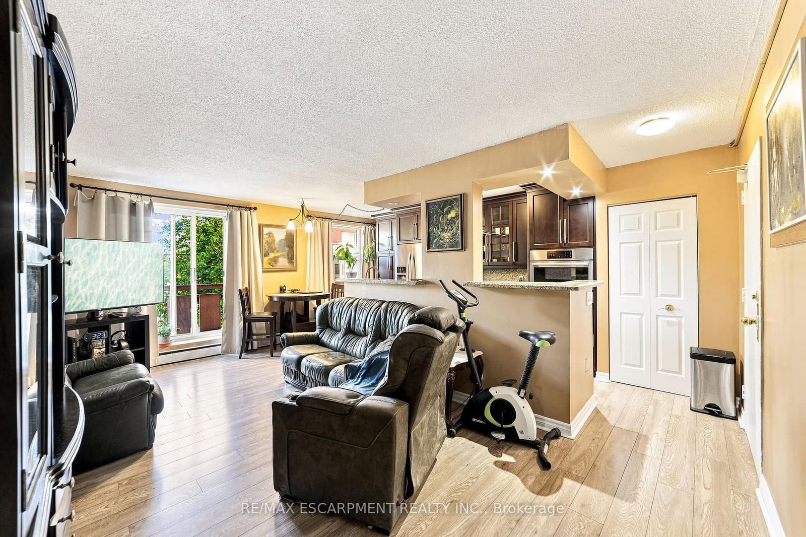 851 Queenston Road, Unit 202 thumbnail 6
