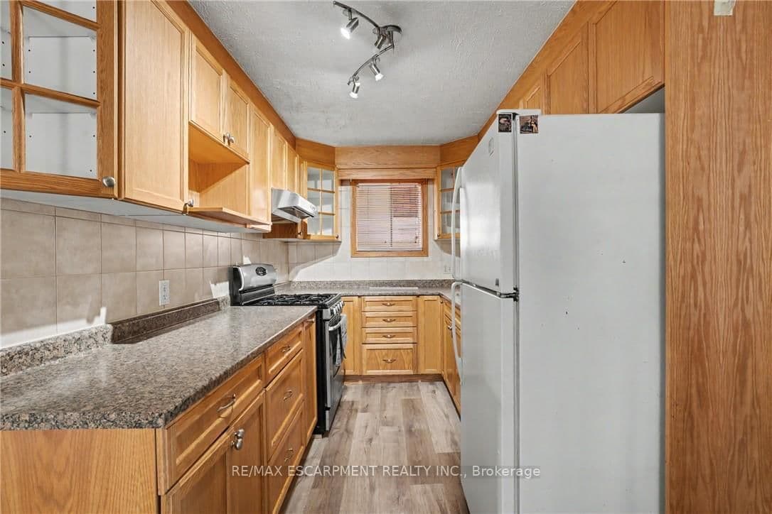 485 Cochrane Road thumbnail 10
