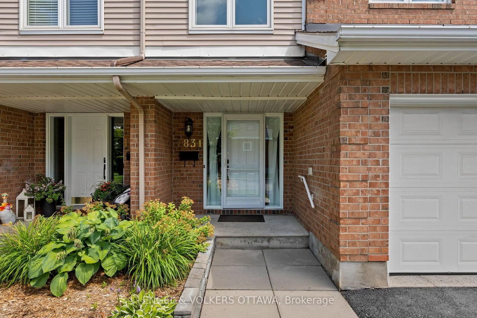 1831 Summerfields Crescent thumbnail 2