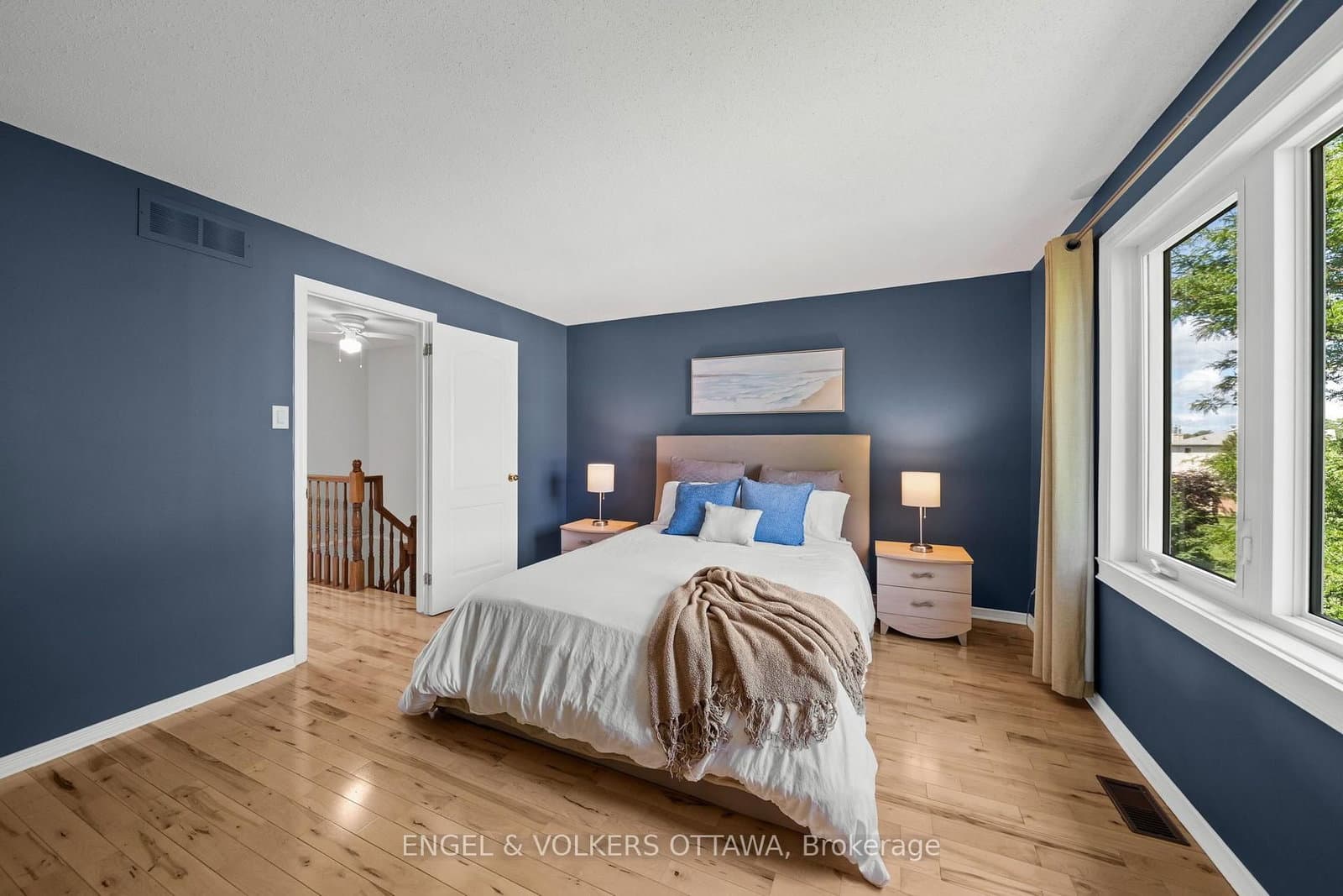 1831 Summerfields Crescent thumbnail 32