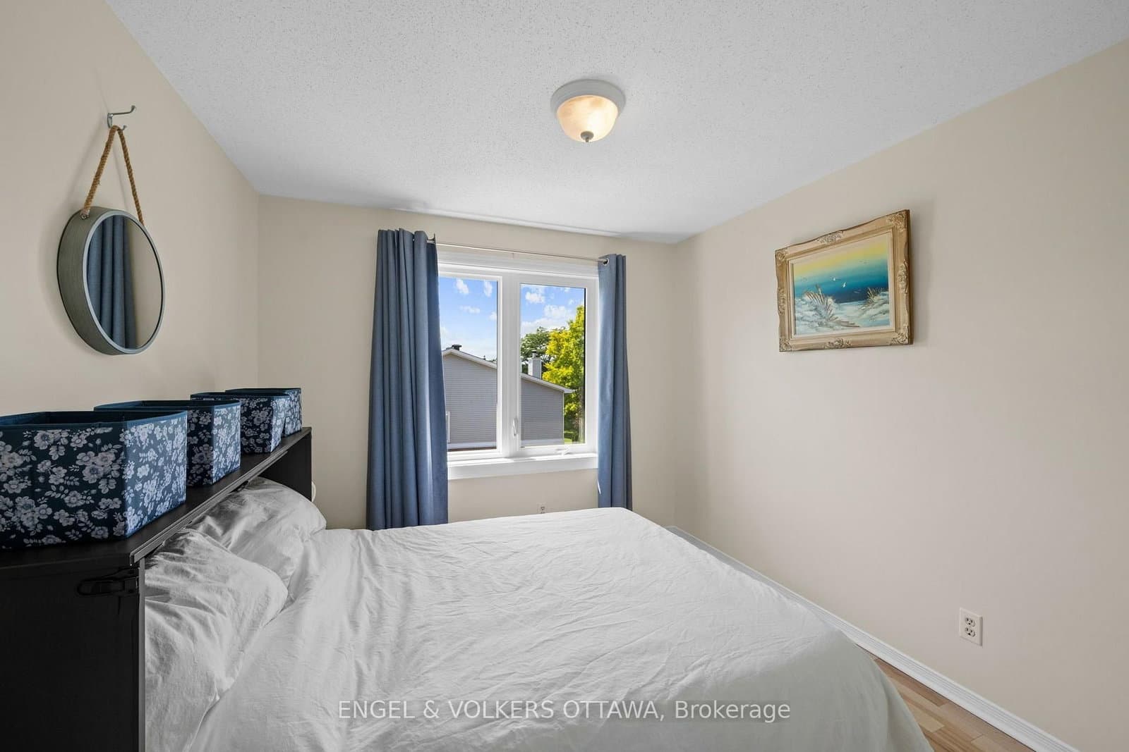 1831 Summerfields Crescent thumbnail 35