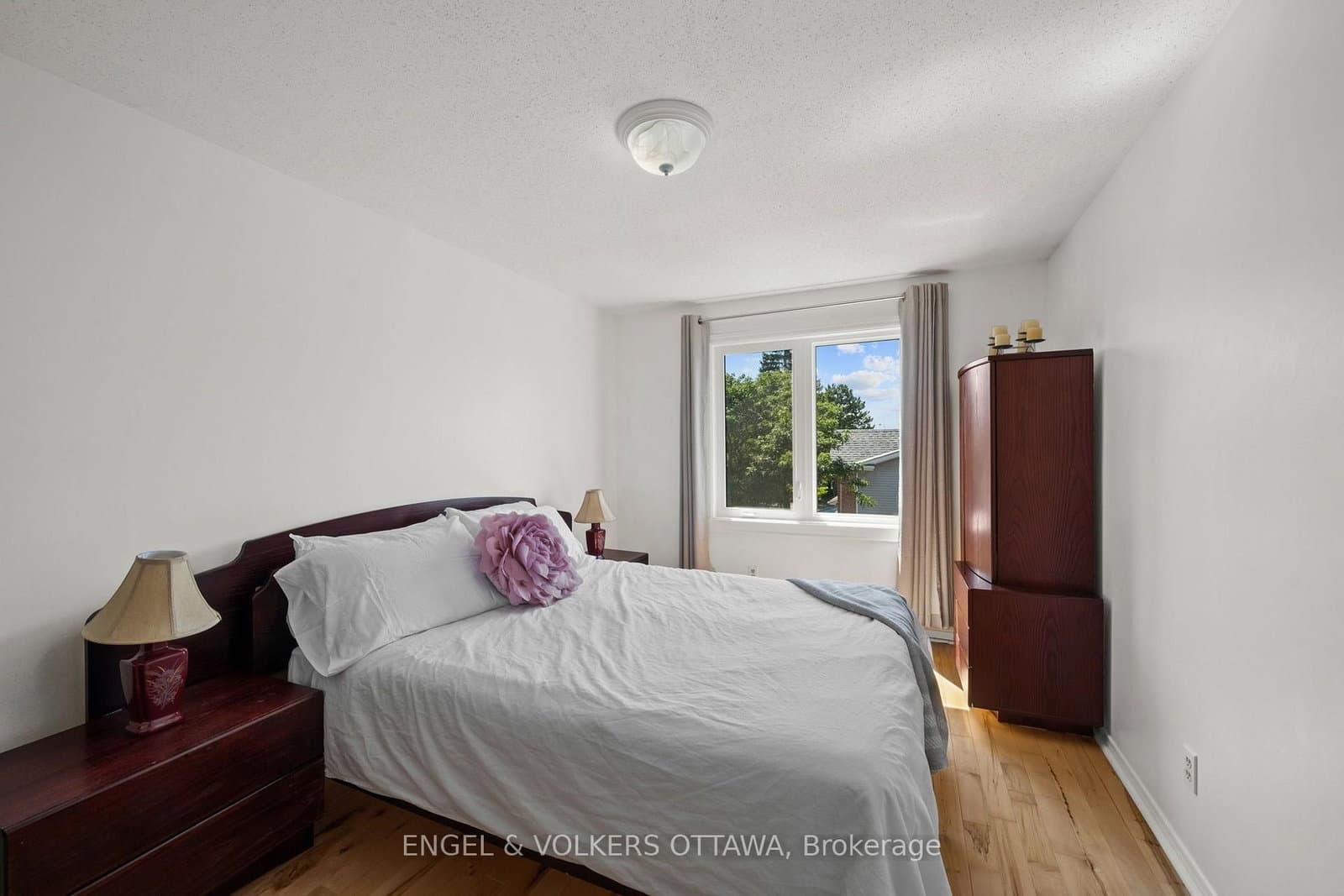 1831 Summerfields Crescent thumbnail 37