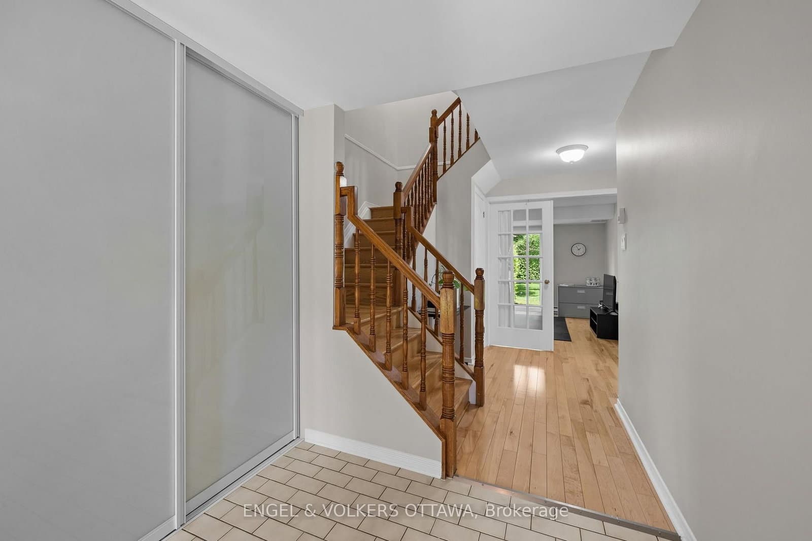 1831 Summerfields Crescent thumbnail 4