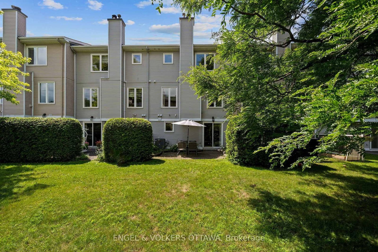 1831 Summerfields Crescent thumbnail 41