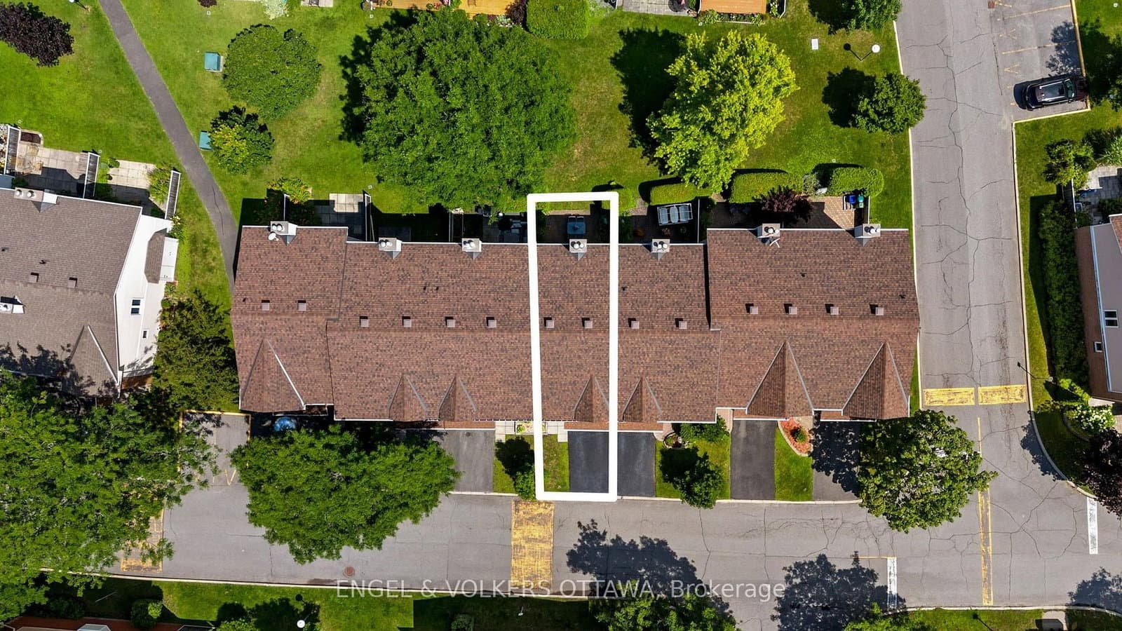 1831 Summerfields Crescent thumbnail 43