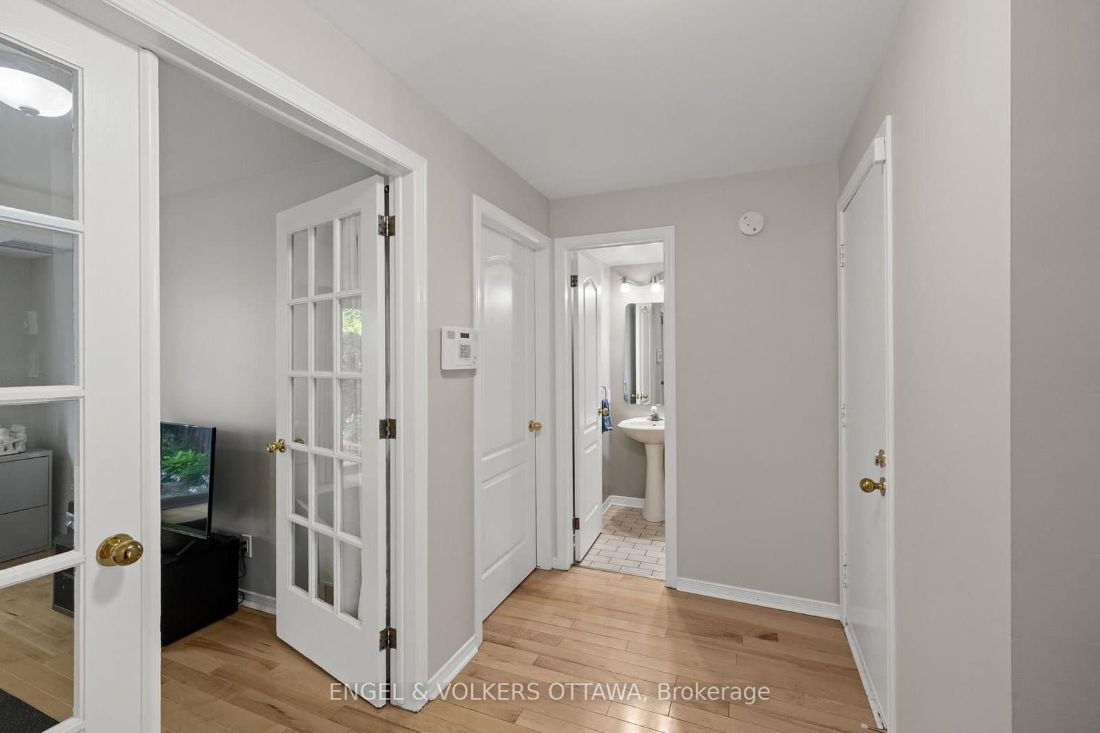 1831 Summerfields Crescent thumbnail 7
