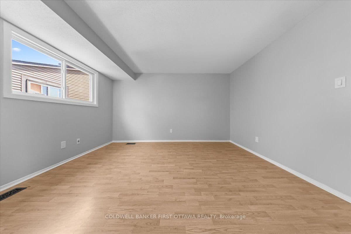2701 PIMLICO Crescent thumbnail 20
