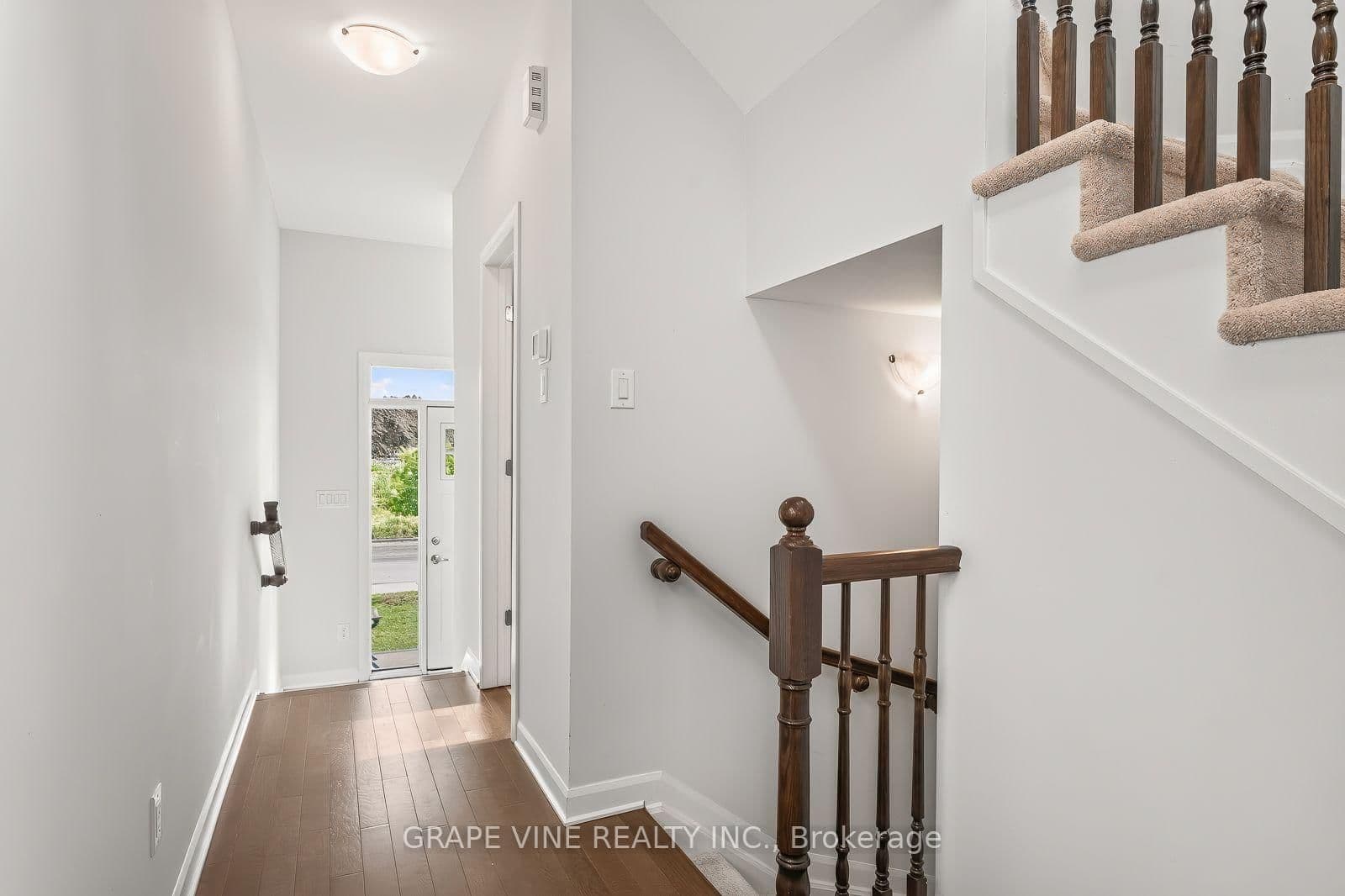533 Winterset Road thumbnail 7