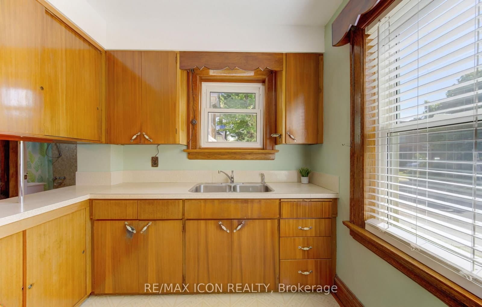 224 Weber Street E thumbnail 20