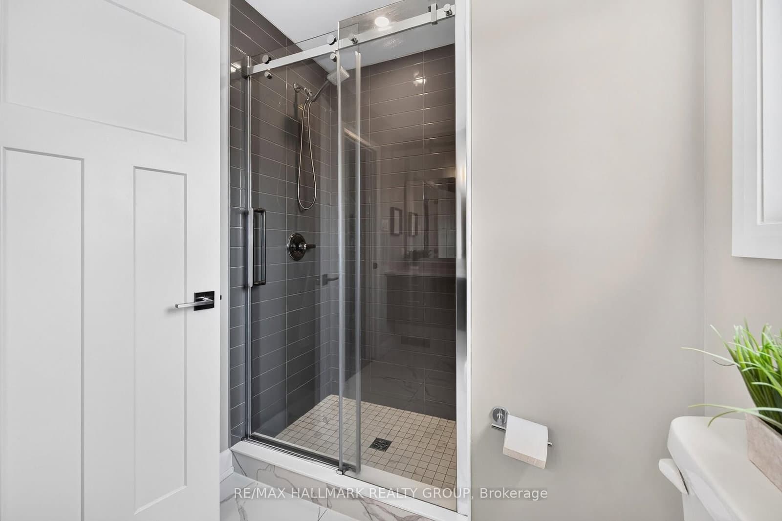 595 Decoeur Drive thumbnail 24