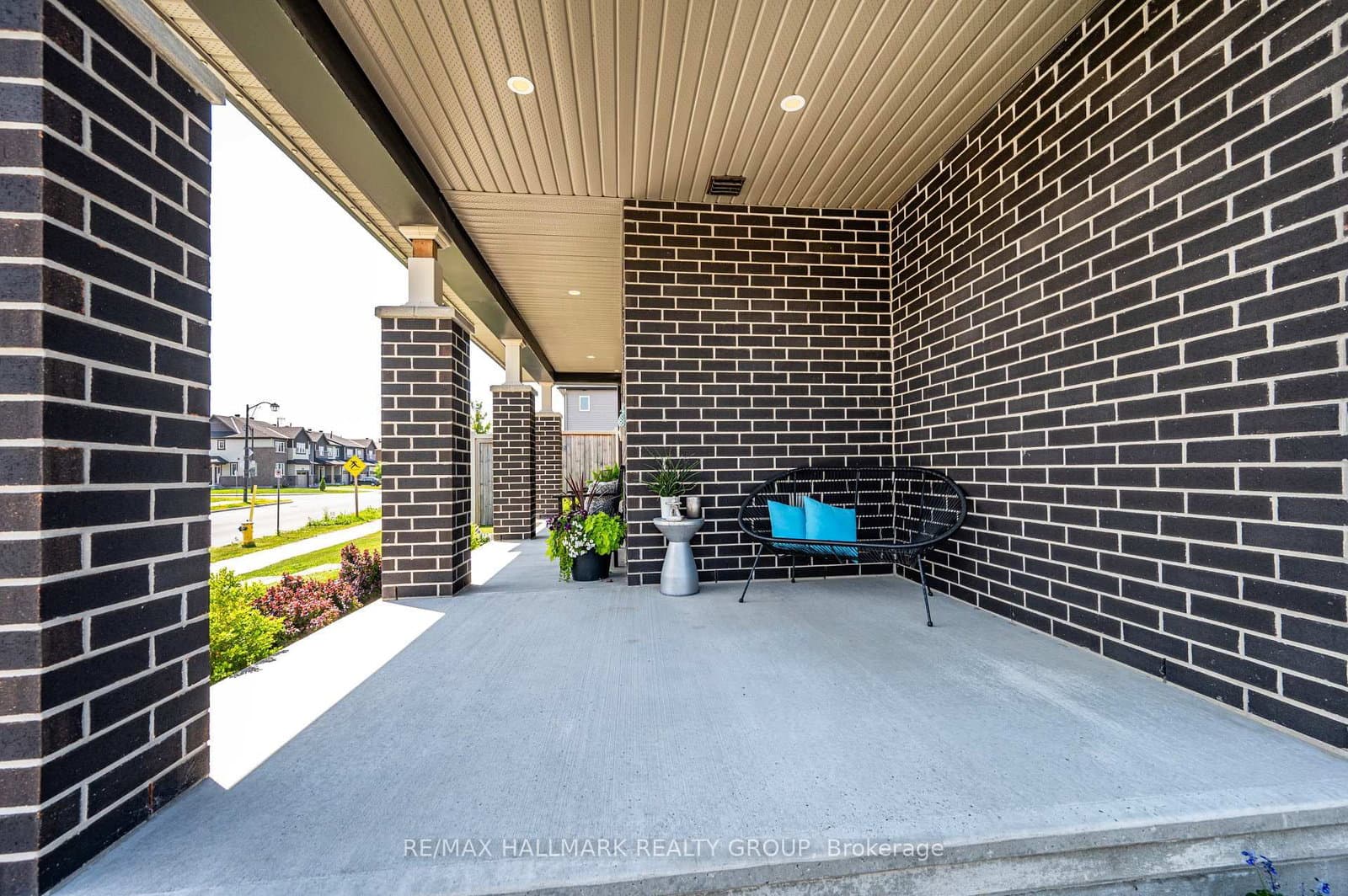 595 Decoeur Drive thumbnail 3
