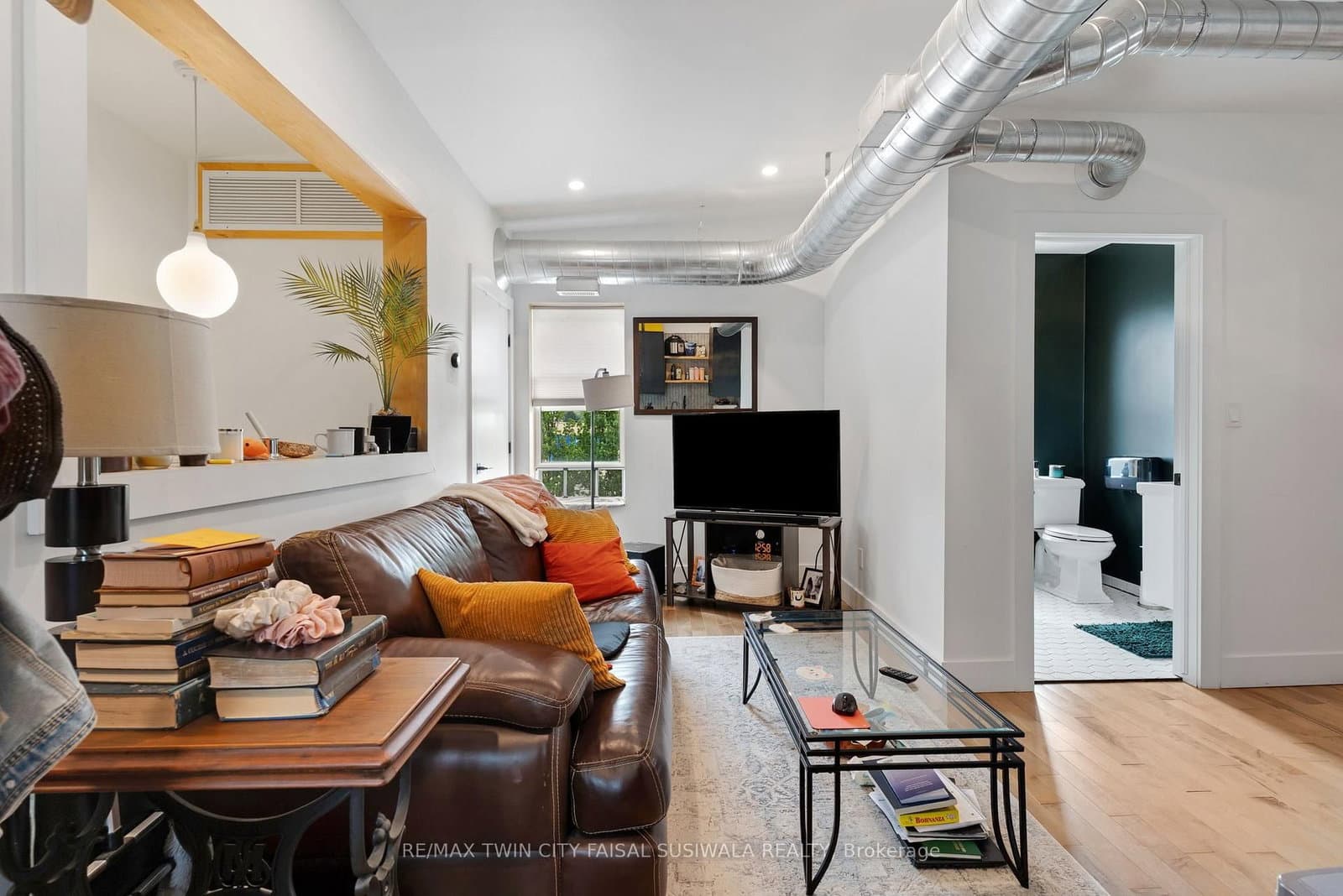 1020 King Street E thumbnail 27