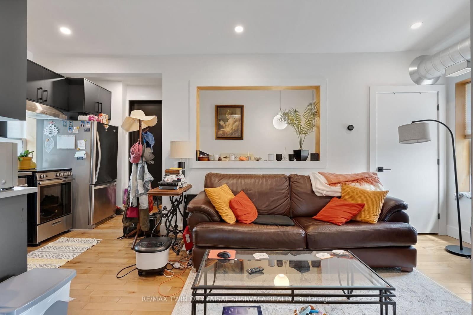 1020 King Street E thumbnail 29