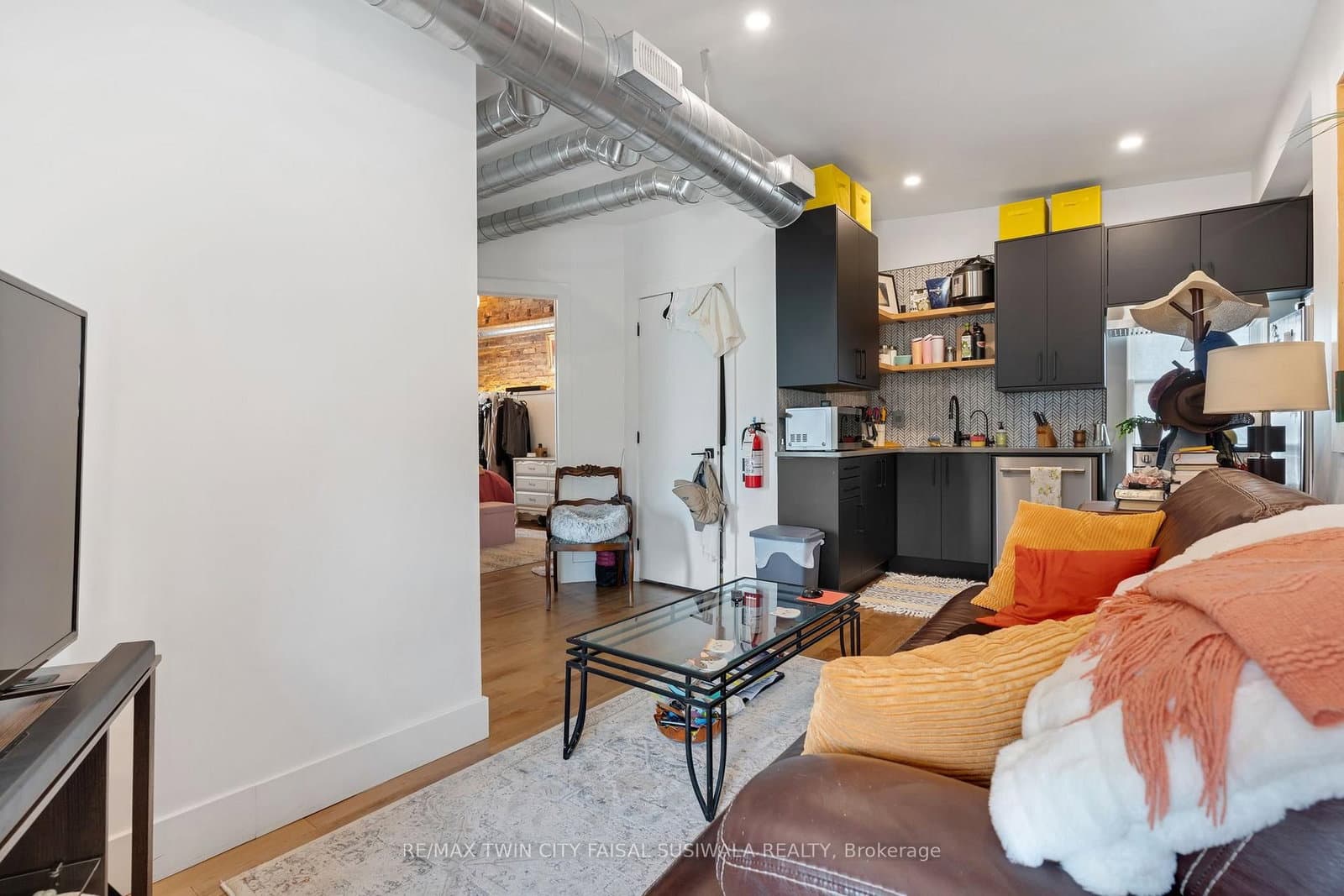 1020 King Street E thumbnail 30