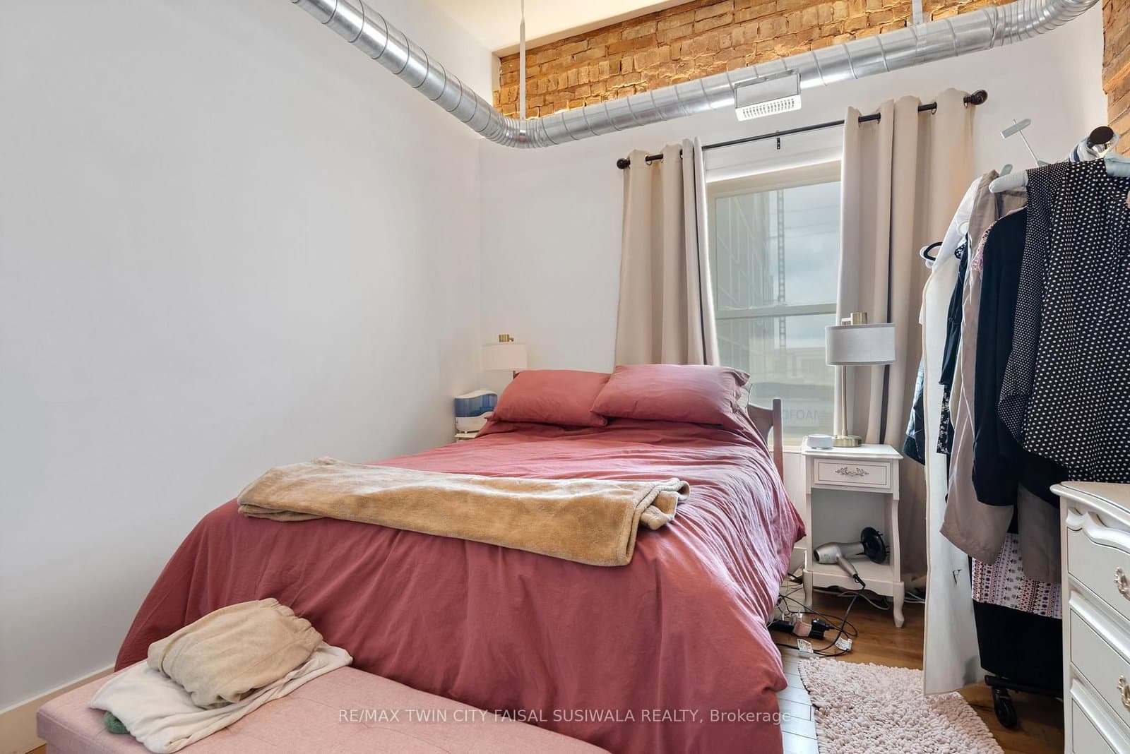 1020 King Street E thumbnail 33
