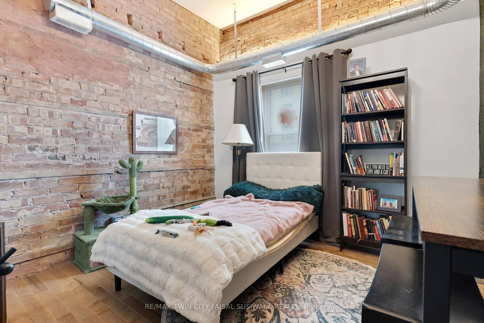 1020 King Street E thumbnail 35