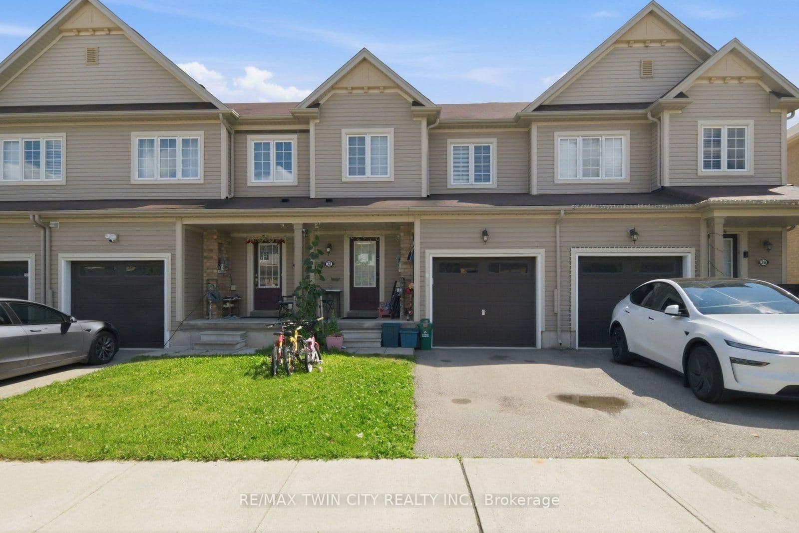 32 Cole Crescent - Image 1