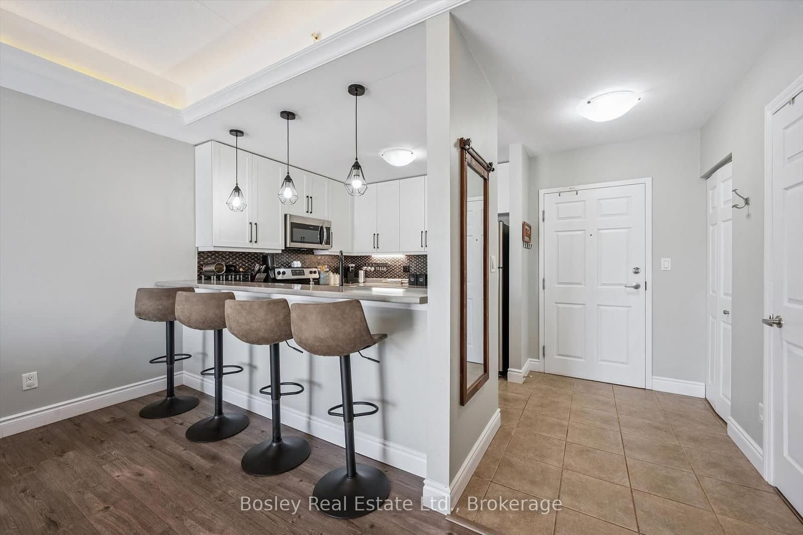 2 Colonial Drive, Unit 314 thumbnail 3