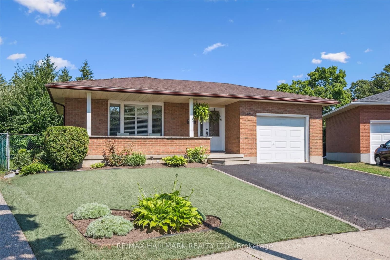 32 Warwick Court - Image 1