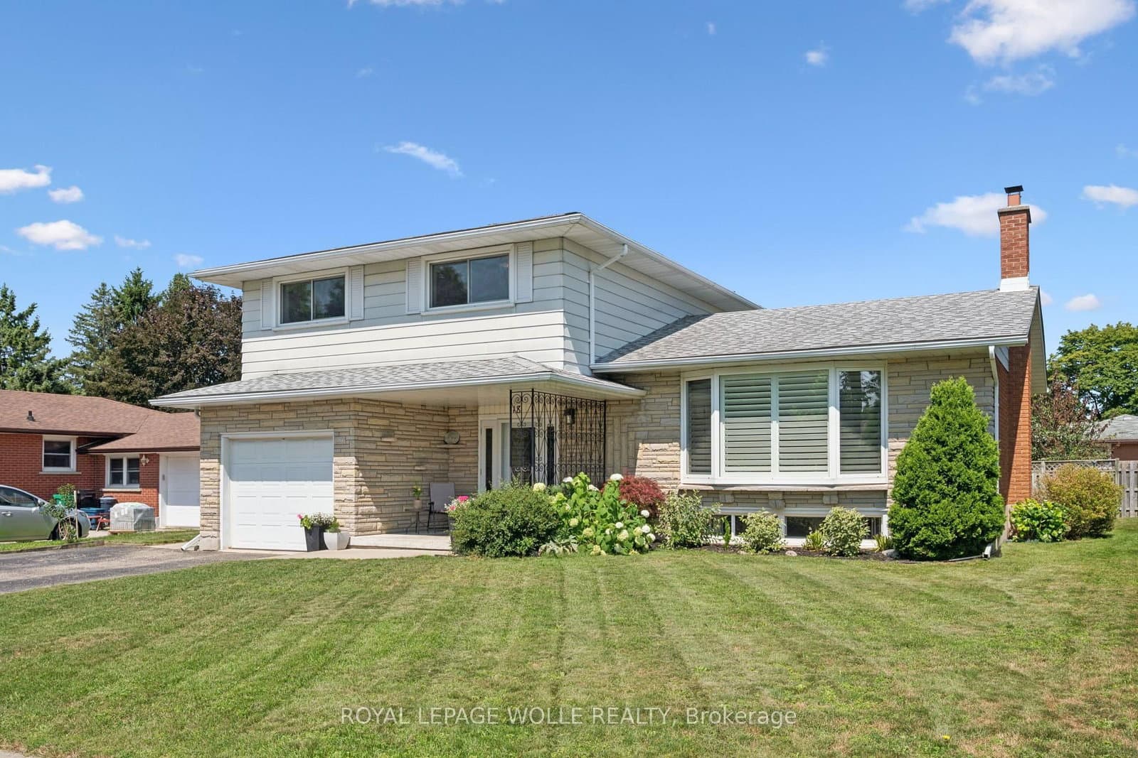 18 Strathcona Crescent thumbnail 2